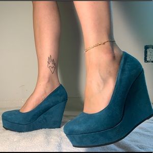 Medium blue Wedges